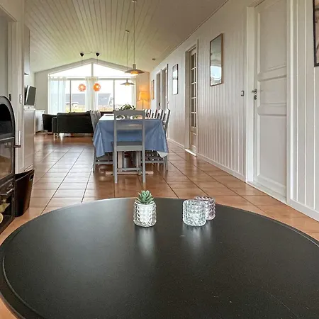 Holiday home In With Kitchen *